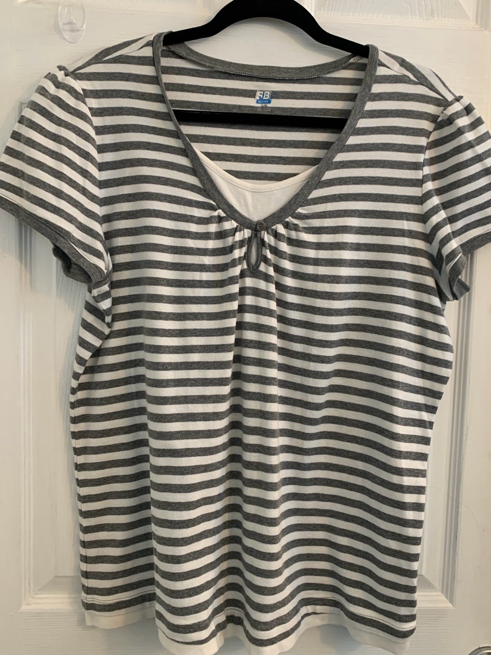 Striped Gray & White Short-Sleeve Scoop Neck Tee. Size XL $10